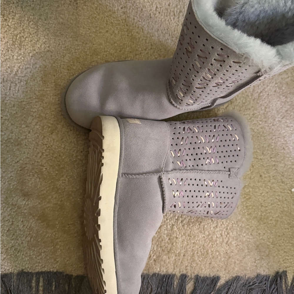 Ugg Light Gray Plush Lined Boot Interior - image 4